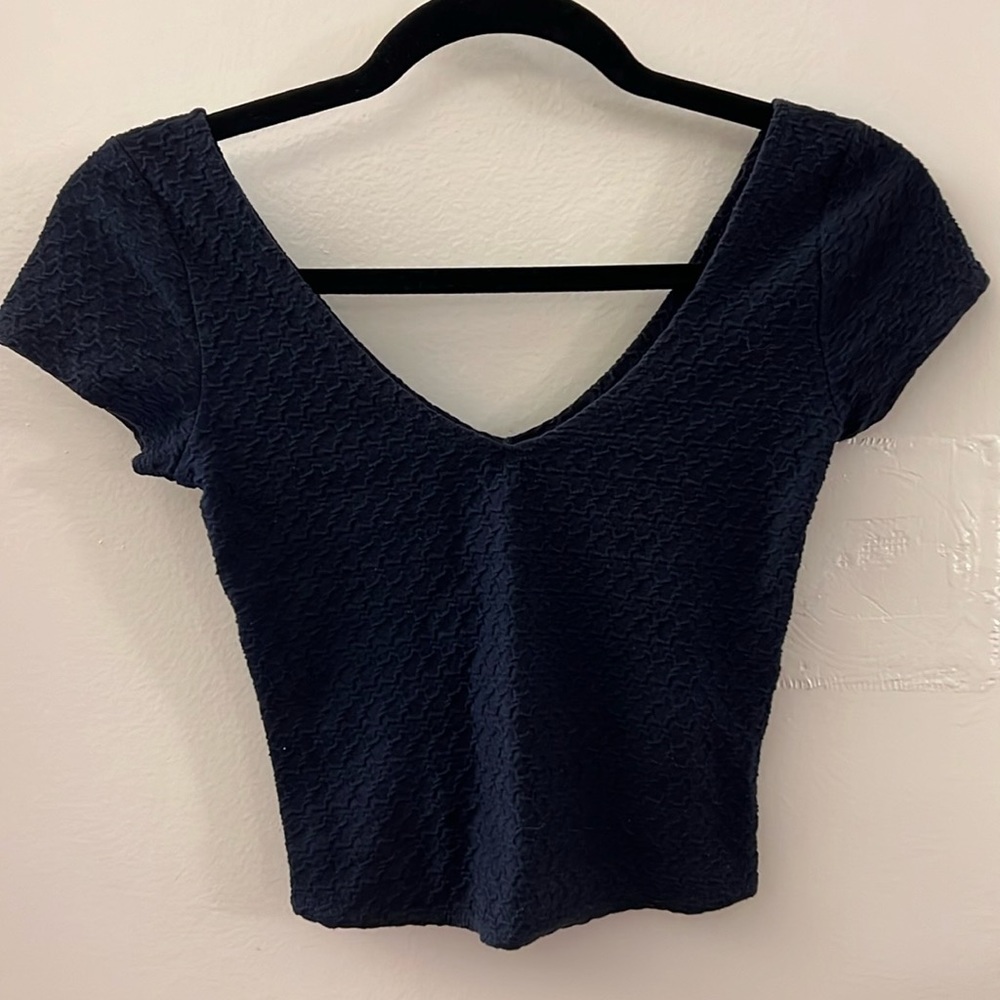 Cropped V-neck Hollister Top